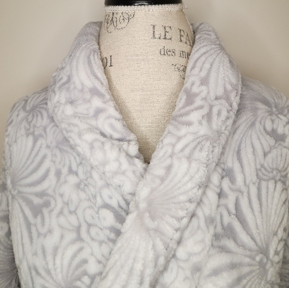 Daniel Buchler plush robe - Picture 6 of 9